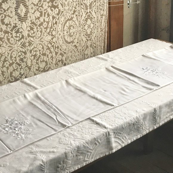 Bedding European White Floral Embroidered Duvet Cover Sheet Set